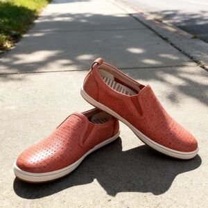 Taos Court Slip on in Warm Red